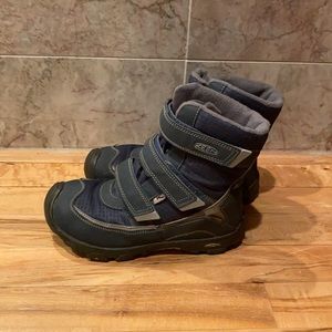 Keen kids boots size 3 blue boys